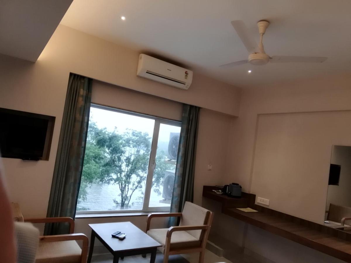 Lake View Resort Lonavala Luaran gambar
