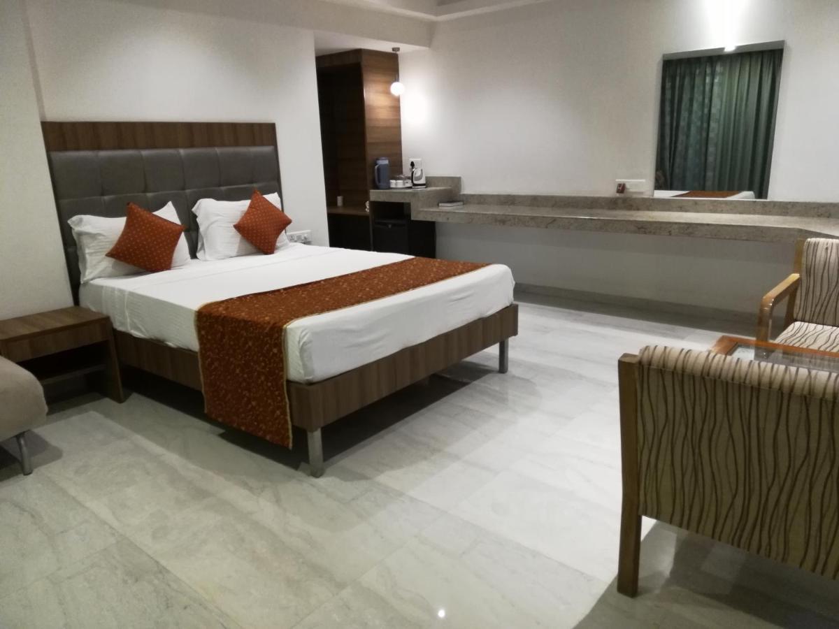 Lake View Resort Lonavala Luaran gambar