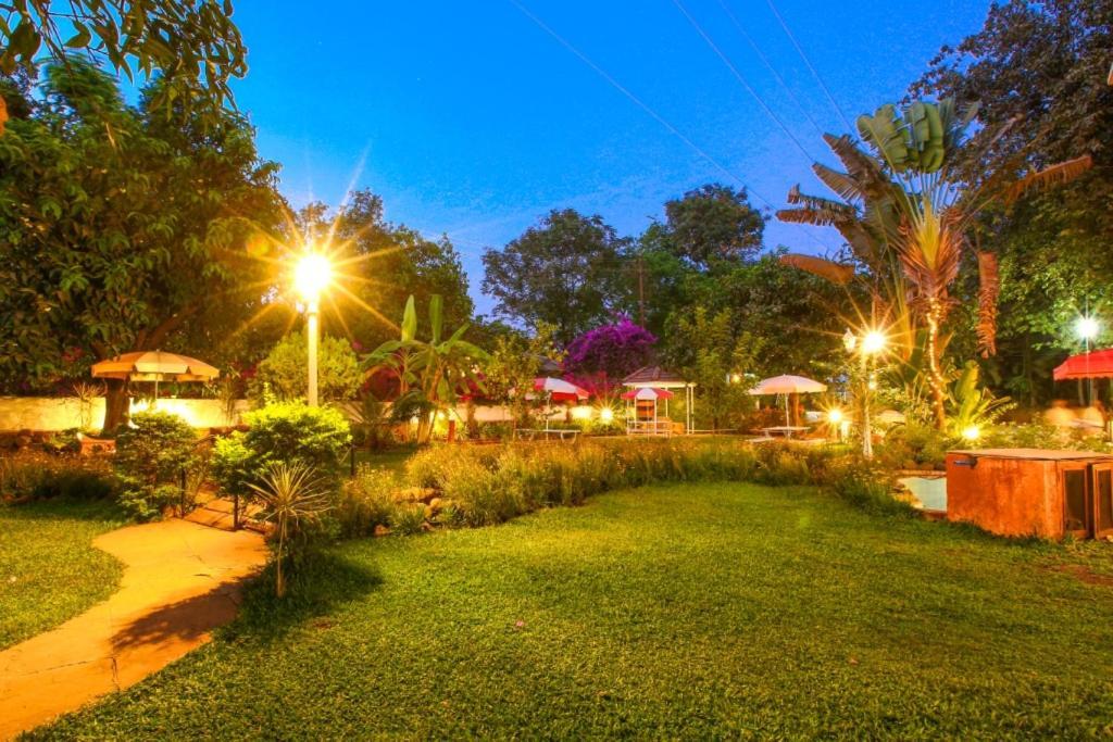 Lake View Resort Lonavala Luaran gambar