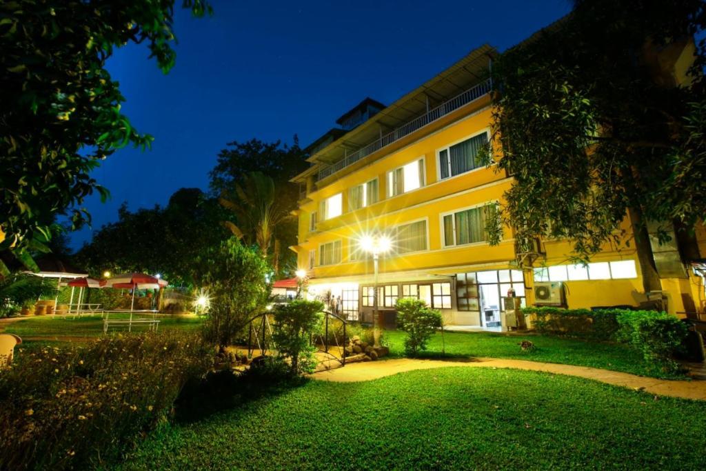 Lake View Resort Lonavala Luaran gambar