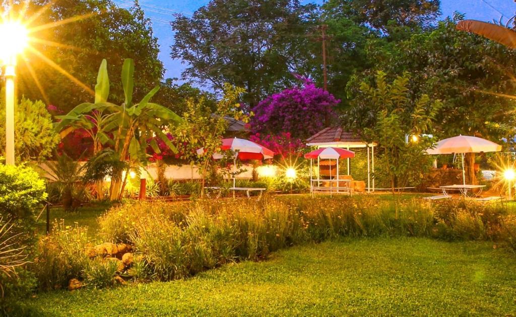 Lake View Resort Lonavala Luaran gambar