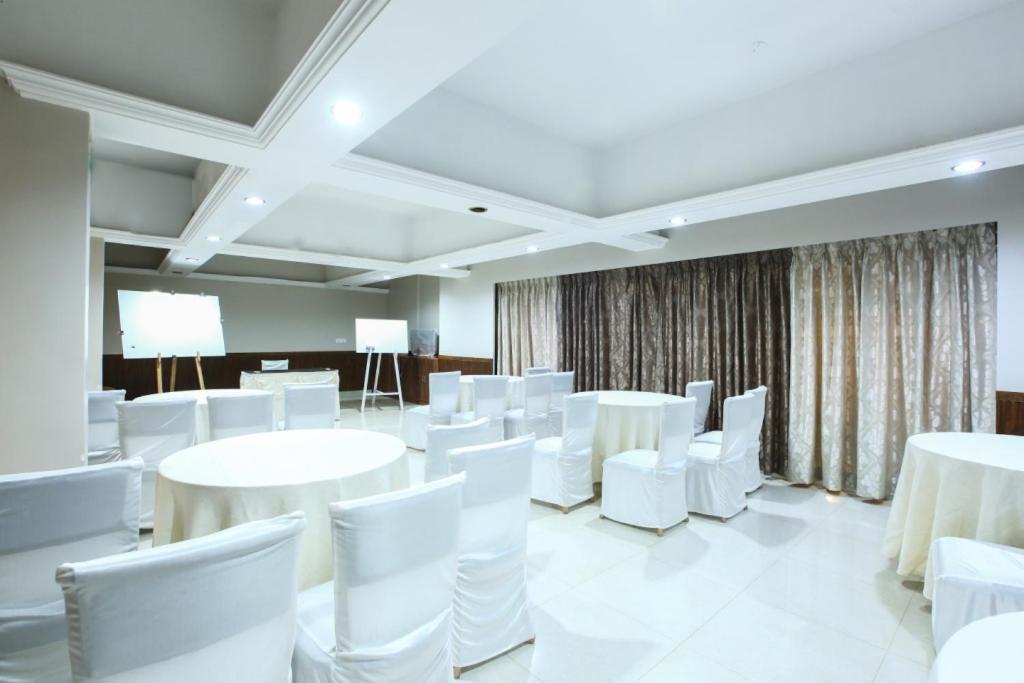 Lake View Resort Lonavala Luaran gambar